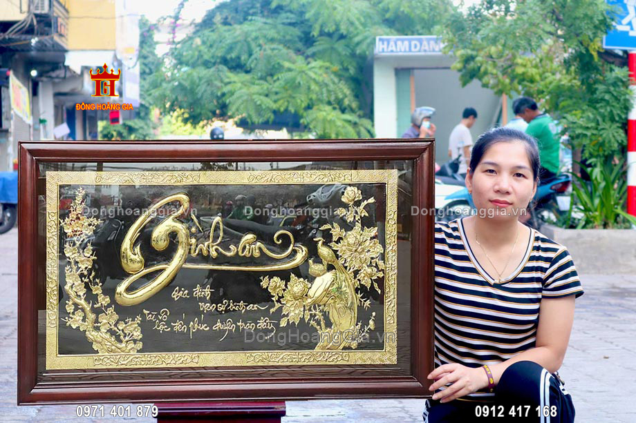 Tranh chữ Bình An bằng đồng vàng là dòng tranh đồng được yêu thích tại Hoàng Gia